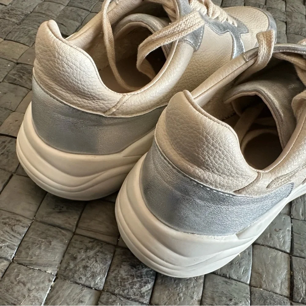 Oasis Society THE KAITLYN sneaker tennis shoes Size 7.5 Shooting Star - Picture 8 of 8